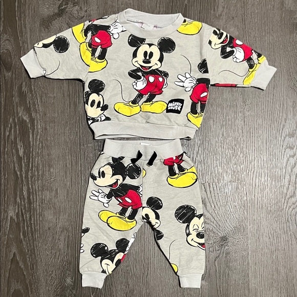 Disney Other - Disney Baby Infant Mickey Mouse 2 Piece Sweater and Jogger Pant Size 0-3 Months